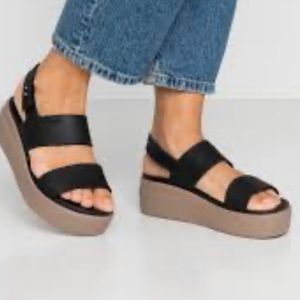 crocs low wedge brooklyn
